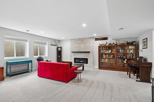 1822 Reese Road, Cedar Falls, IA 50613