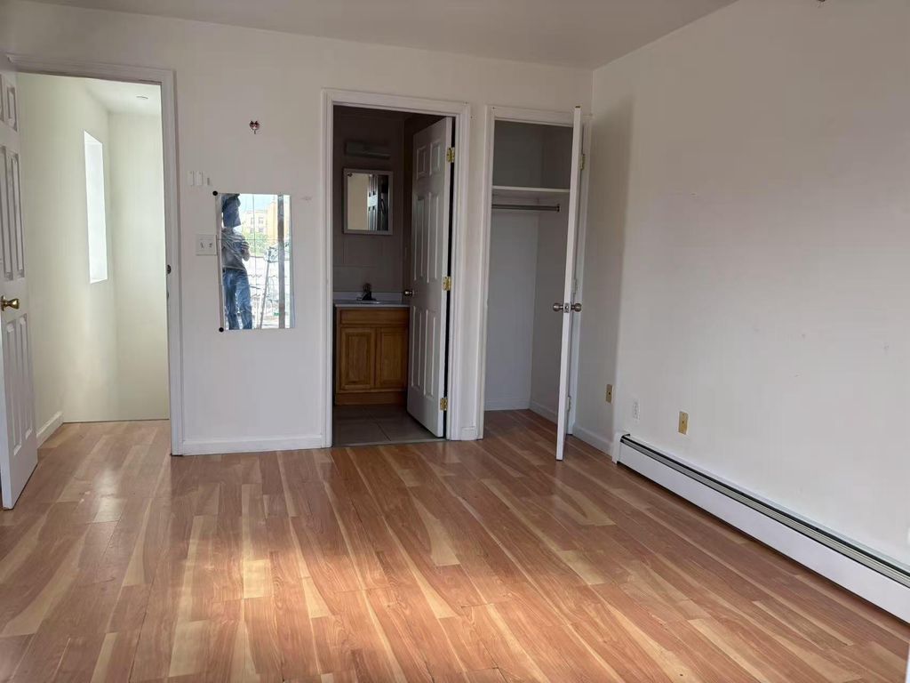13273 Maple Avenue 4A, Flushing, NY 11355