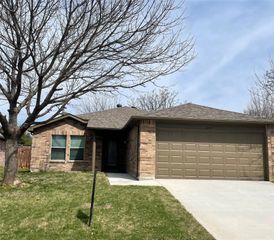 2337 White Pine Drive, Little Elm, TX 75068