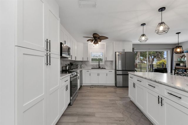 16 OAKLAND HILLS PLACE, Rotonda West, FL 33947