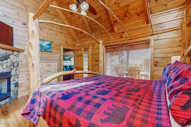 3221 Engle Town Road, Sevierville, TN 37862