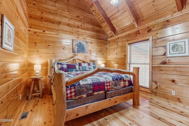 3221 Engle Town Road, Sevierville, TN 37862