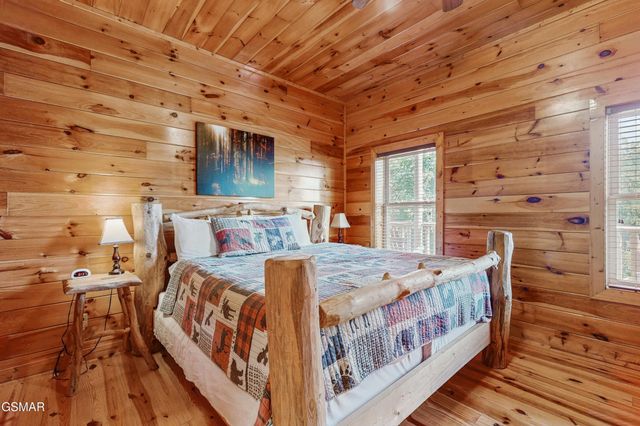 3221 Engle Town Road, Sevierville, TN 37862