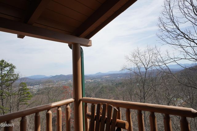 3221 Engle Town Road, Sevierville, TN 37862