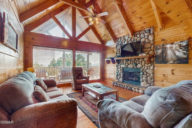 3221 Engle Town Road, Sevierville, TN 37862