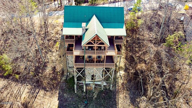 3221 Engle Town Road, Sevierville, TN 37862