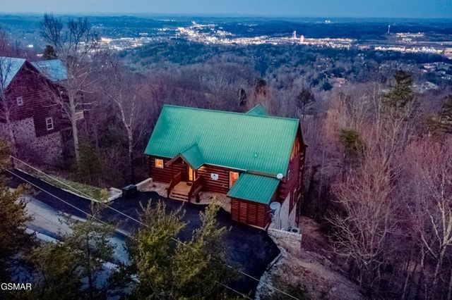 3221 Engle Town Road, Sevierville, TN 37862