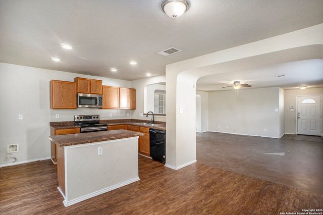 10007 Del Lago, San Antonio, TX 78245