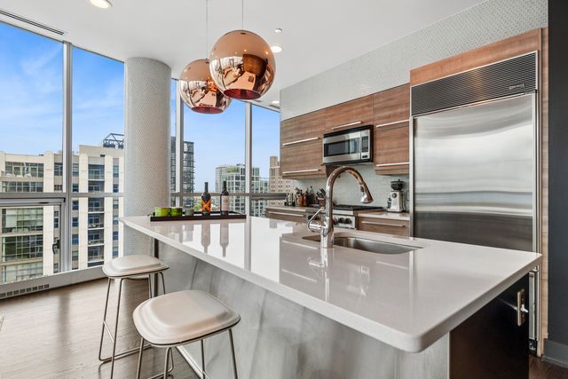 110 W SUPERIOR Street 1502, Chicago, IL 60654