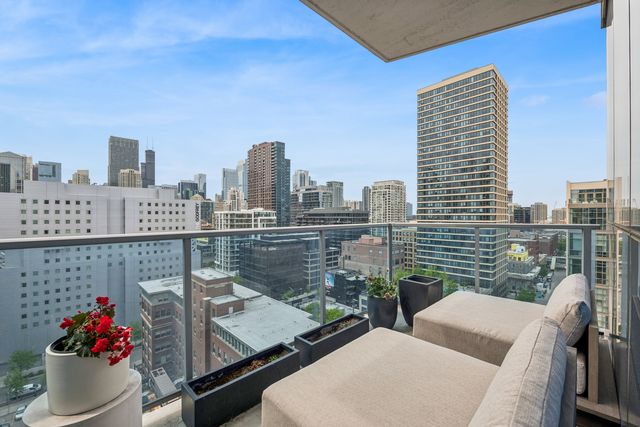 110 W SUPERIOR Street 1502, Chicago, IL 60654