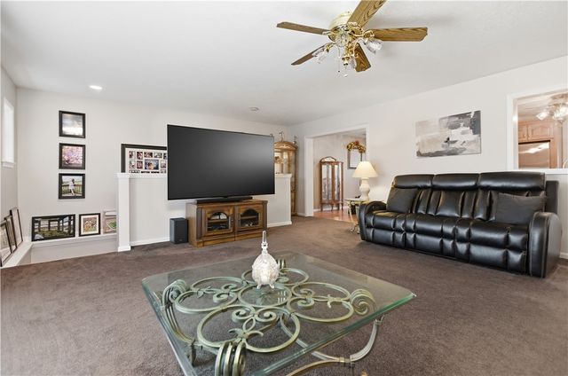 605 Davidson Dr, Rochester Twp, PA 15074