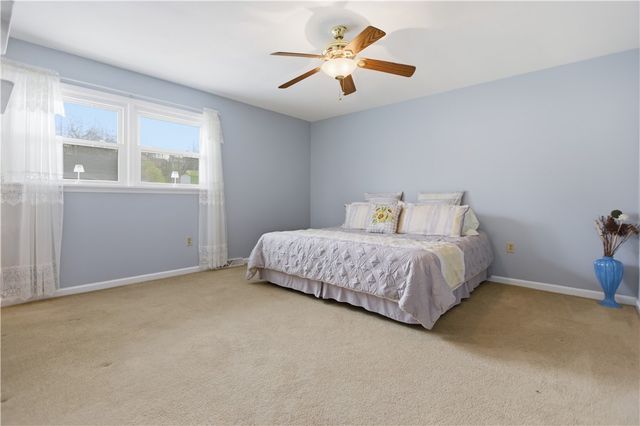 605 Davidson Dr, Rochester Twp, PA 15074