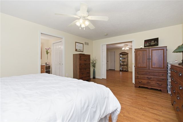 605 Davidson Dr, Rochester Twp, PA 15074
