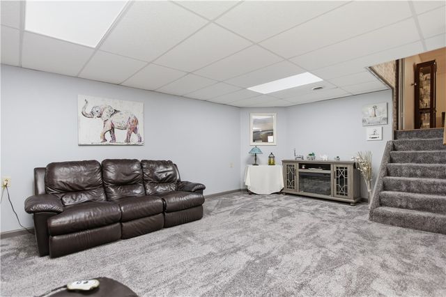 605 Davidson Dr, Rochester Twp, PA 15074