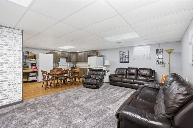 605 Davidson Dr, Rochester Twp, PA 15074