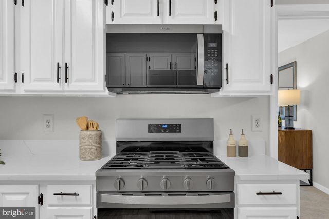 9695 HOLLY OAK CT, Fairfax Station, VA 22039