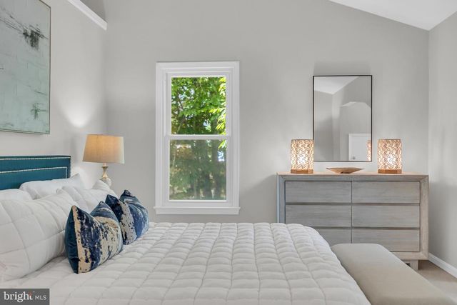 9695 HOLLY OAK CT, Fairfax Station, VA 22039