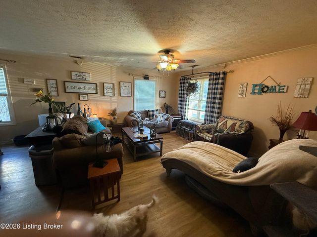 27 Howard Dr, Brandenburg, KY 40108