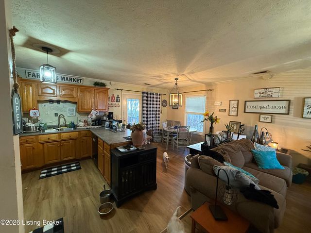 27 Howard Dr, Brandenburg, KY 40108