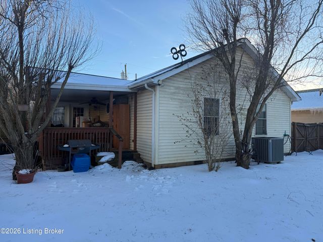 27 Howard Dr, Brandenburg, KY 40108