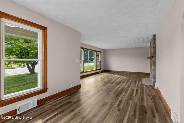 7408 Shepherdsville Rd, Louisville, KY 40219