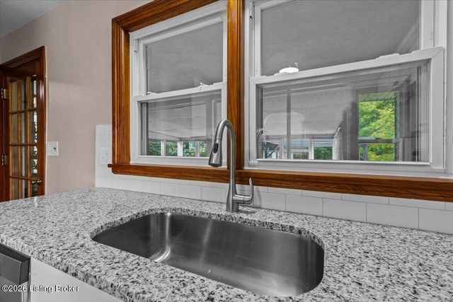 7408 Shepherdsville Rd, Louisville, KY 40219