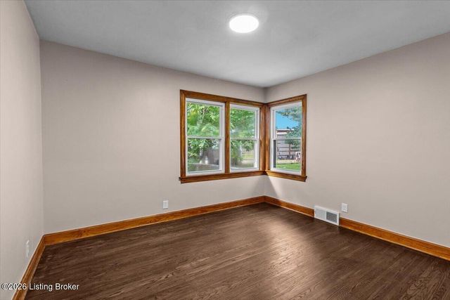 7408 Shepherdsville Rd, Louisville, KY 40219