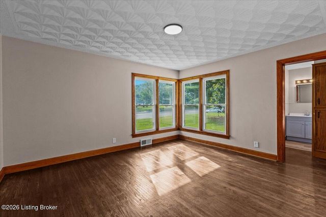 7408 Shepherdsville Rd, Louisville, KY 40219