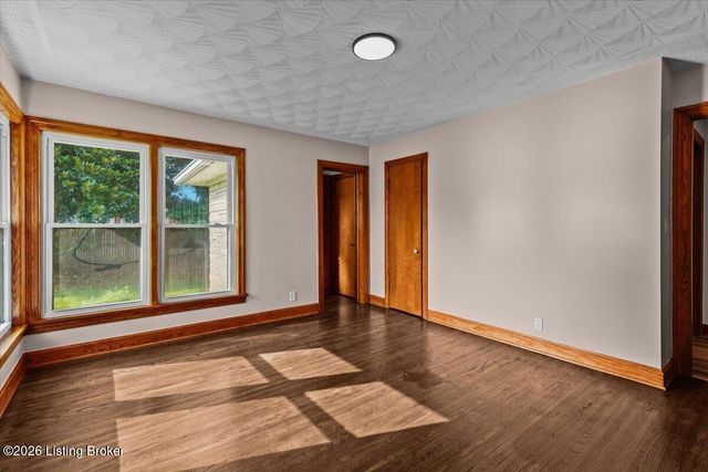 7408 Shepherdsville Rd, Louisville, KY 40219