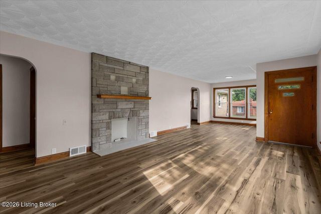 7408 Shepherdsville Rd, Louisville, KY 40219