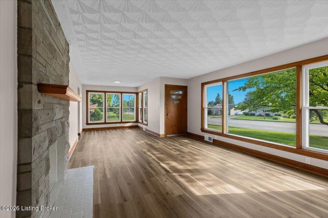 7408 Shepherdsville Rd, Louisville, KY 40219