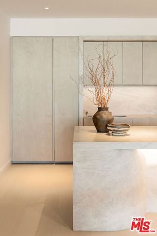 9200 Wilshire Blvd 201W, Beverly Hills, CA 90212
