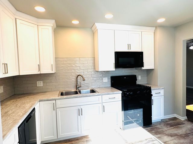 2851 44th Street, Highland, IN 46322