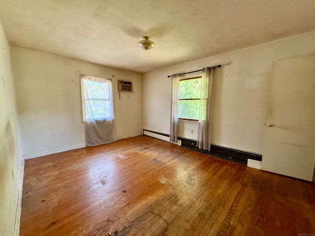 27 Sycamore Road, Norwich, CT 06360