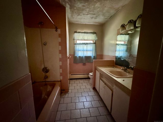 27 Sycamore Road, Norwich, CT 06360