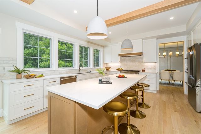 19 Morrill Dr, Wayland, MA 01778