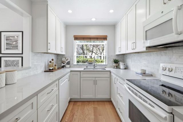 181 Ada Avenue 50, Mountain View, CA 94043