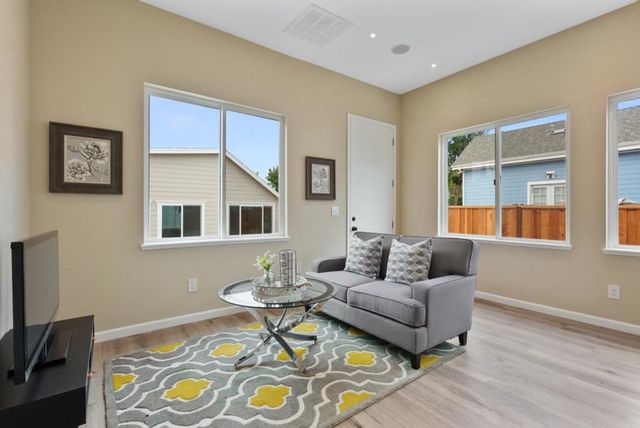 387 N 12th Street, San Jose, CA 95112