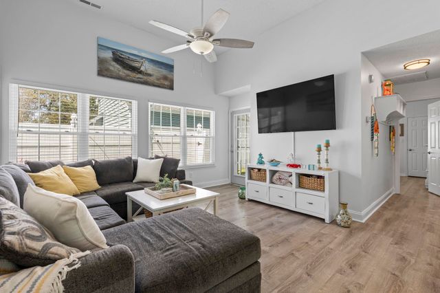 913 Charles St., North Myrtle Beach, SC 29582