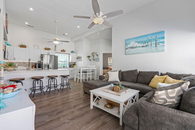 913 Charles St., North Myrtle Beach, SC 29582