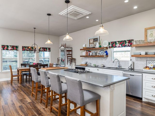 1150 County Road 432, Taylor, TX 76574