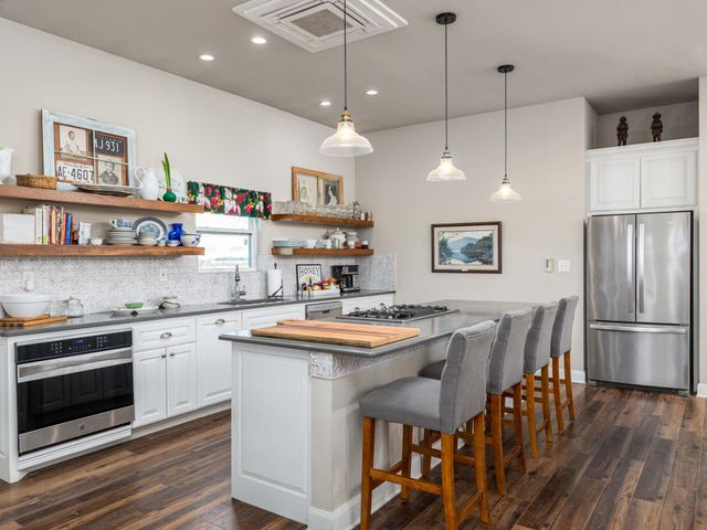 1150 County Road 432, Taylor, TX 76574