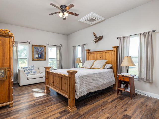 1150 County Road 432, Taylor, TX 76574