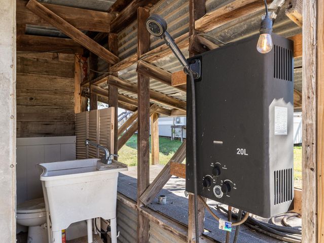 1150 County Road 432, Taylor, TX 76574