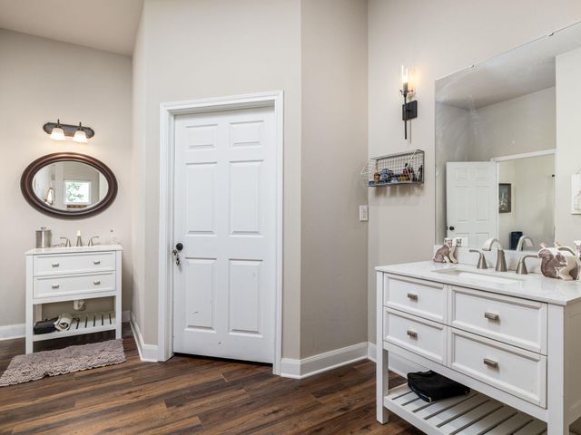 1150 County Road 432, Taylor, TX 76574