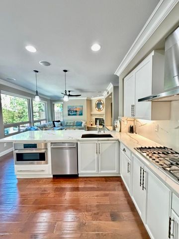 4982 Crestview Drive, Carlsbad, CA 92008