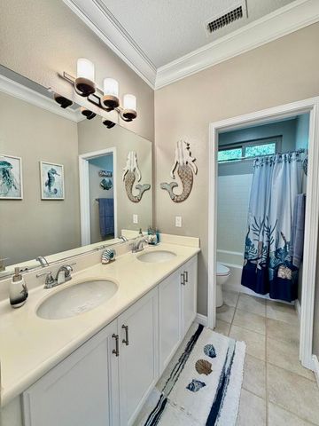 4982 Crestview Drive, Carlsbad, CA 92008