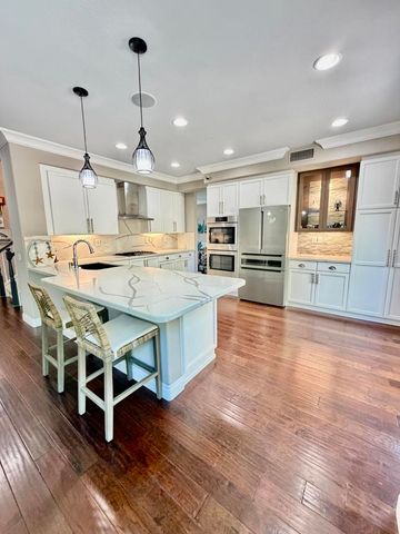 4982 Crestview Drive, Carlsbad, CA 92008
