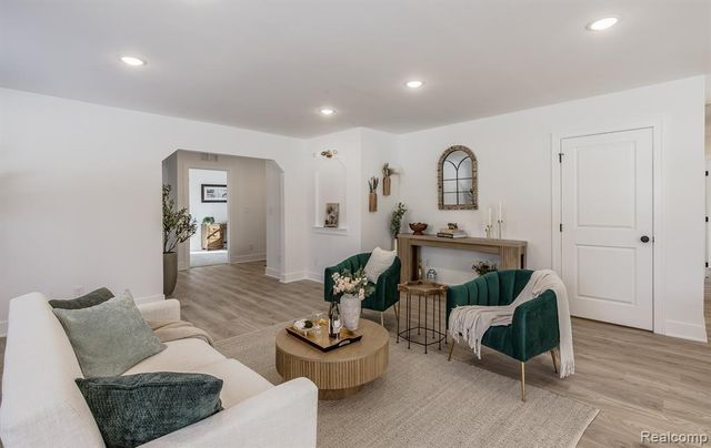 3750 Alida Avenue, Rochester Hills, MI 48309