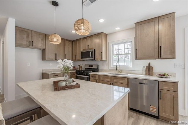 3750 Alida Avenue, Rochester Hills, MI 48309